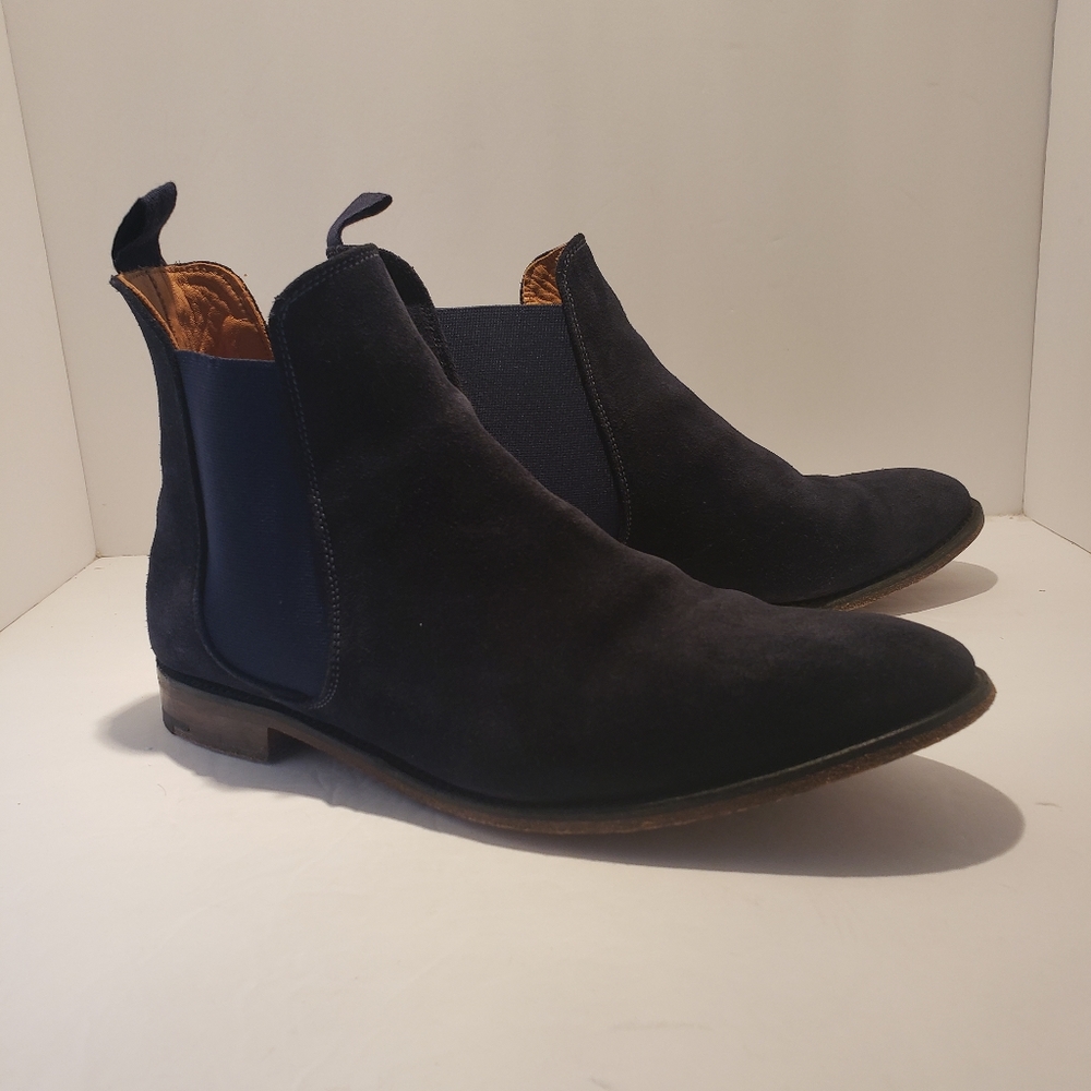 Poetry made in England Navy suede bootie sz 10